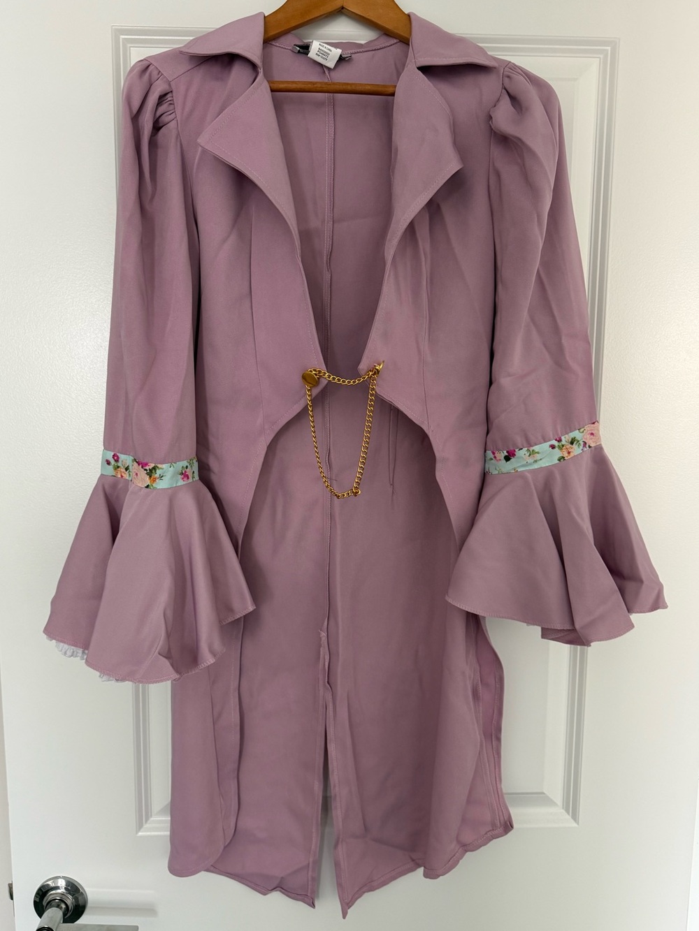 Halloween costume - Picture 2 of 8